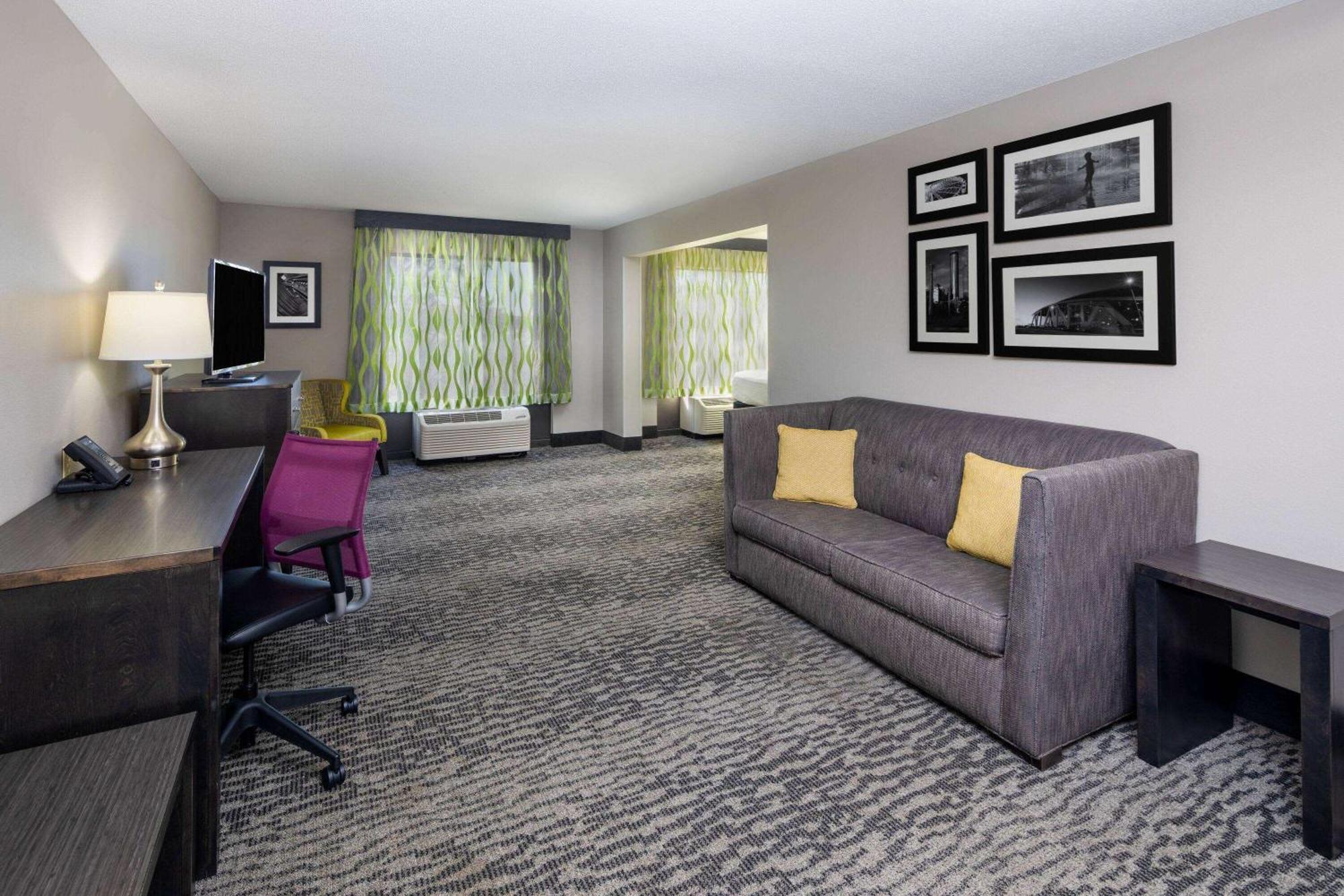 La Quinta By Wyndham Kennesaw Hotel Exterior photo